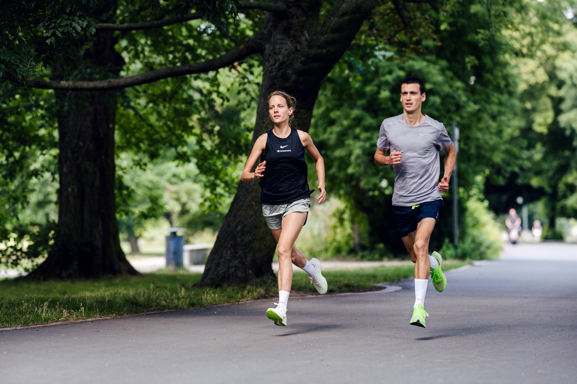 Nike Road to Berlin: Heidrun und Valentin Pfeil beim Lauf im Park