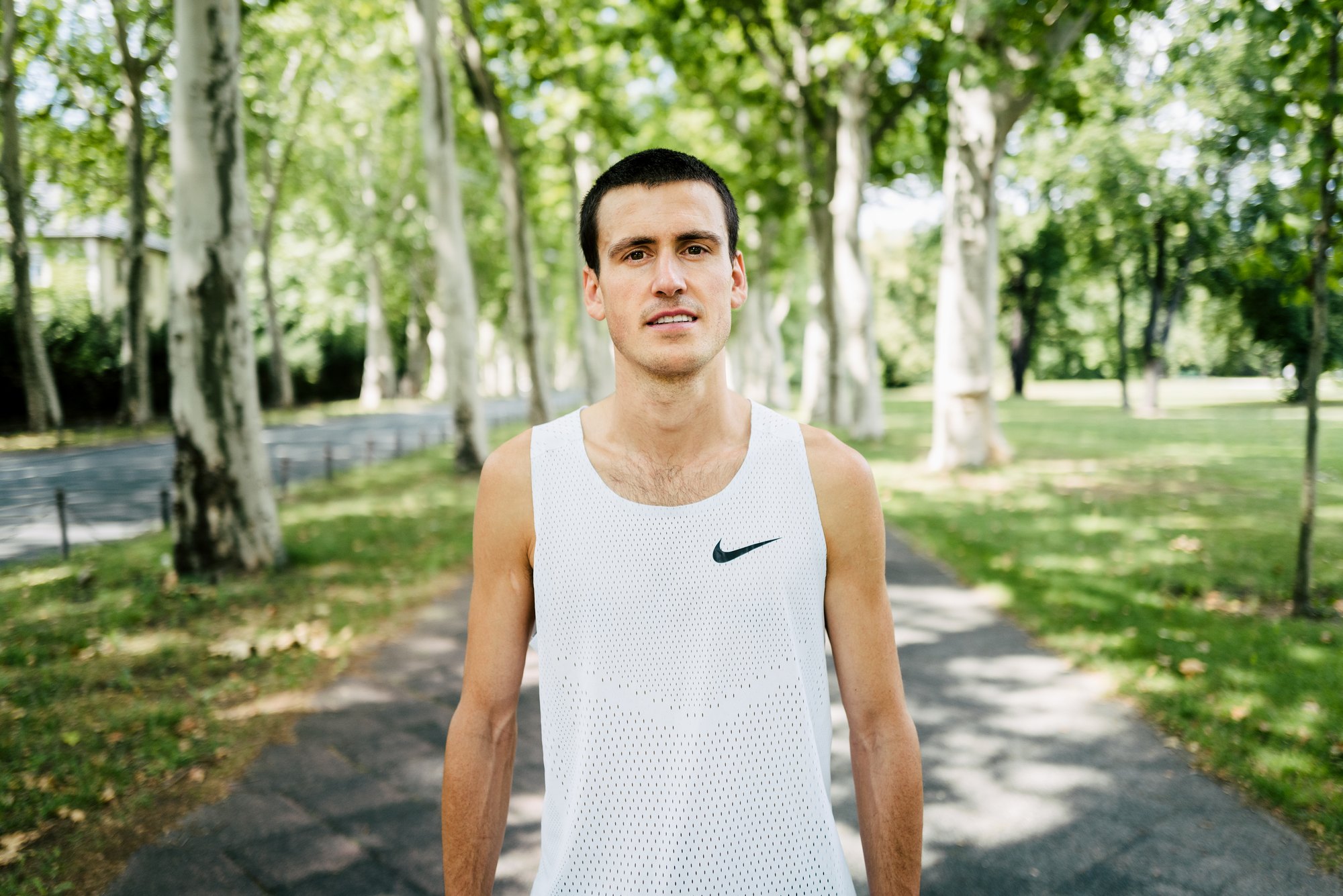 Nike Road to Berlin: Porträt von Valentin Pfeil im Park